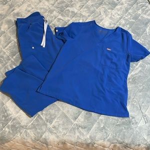 Figs scrub set medium top, medium/tall bottom